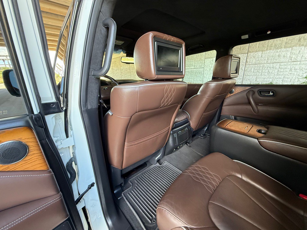 2016 INFINITI QX80 Image 23