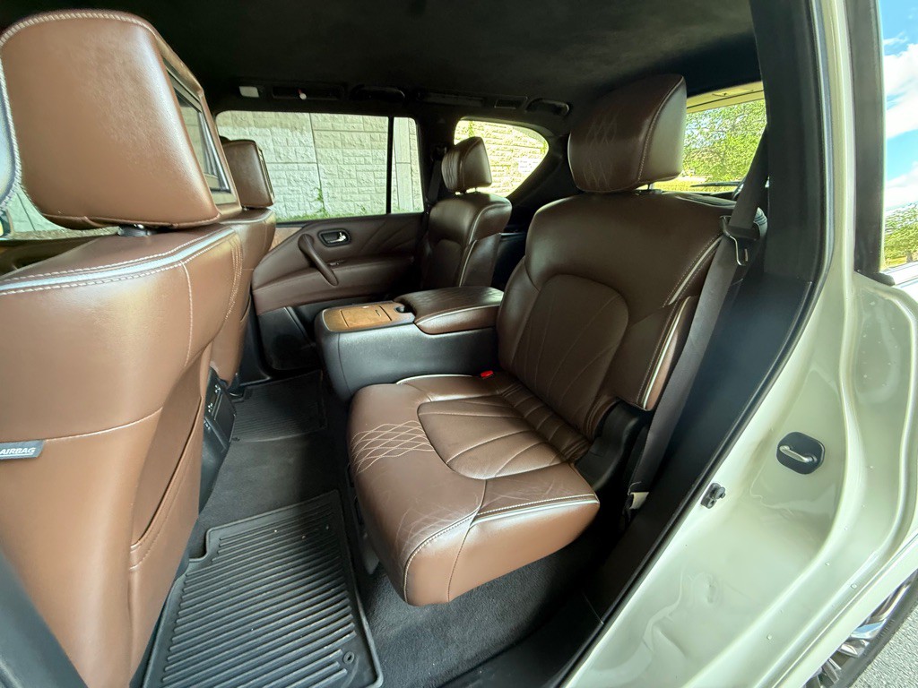 2016 INFINITI QX80 Image 24