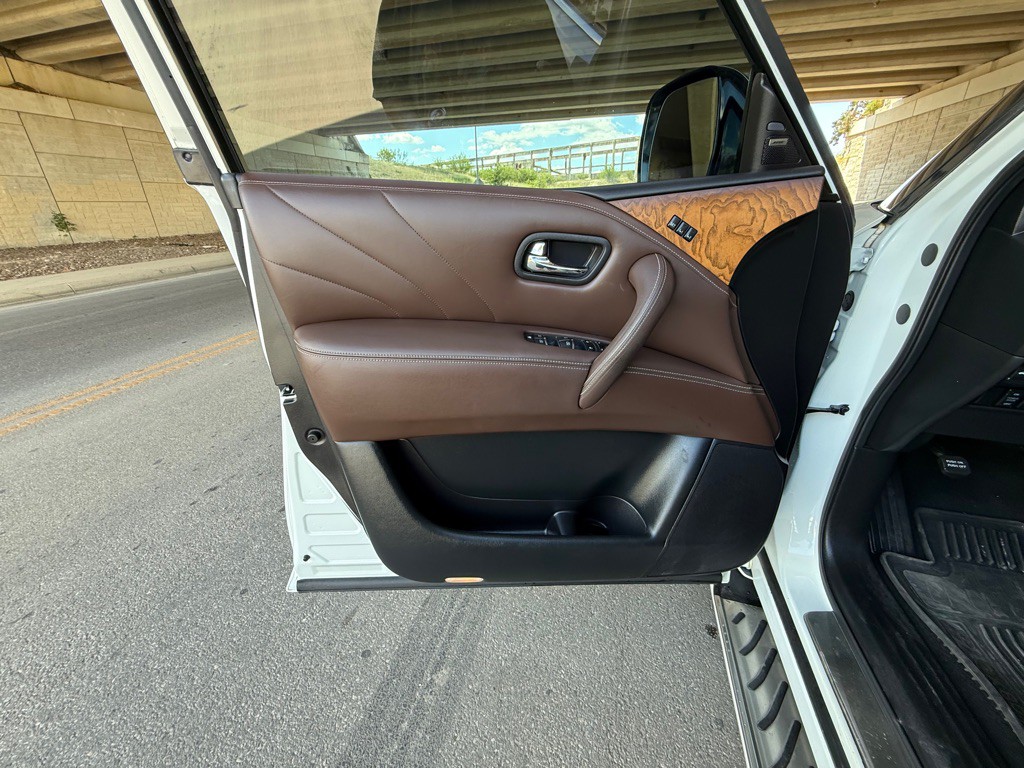 2016 INFINITI QX80 Image 27