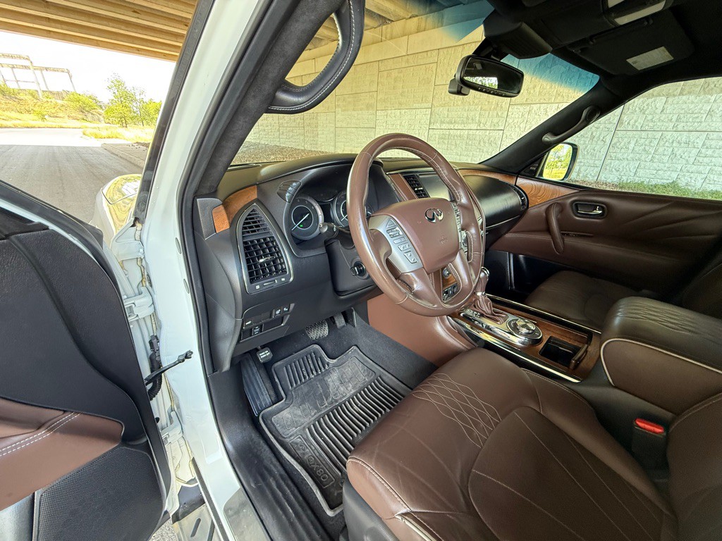 2016 INFINITI QX80 Image 28