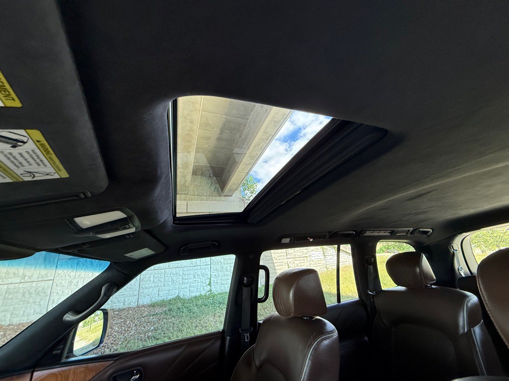 2016 INFINITI QX80 Image 30