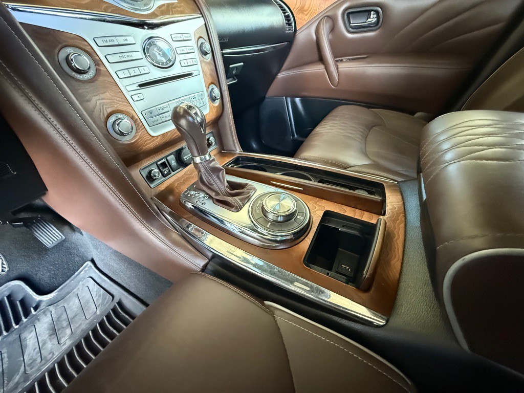 2016 INFINITI QX80 Image 31