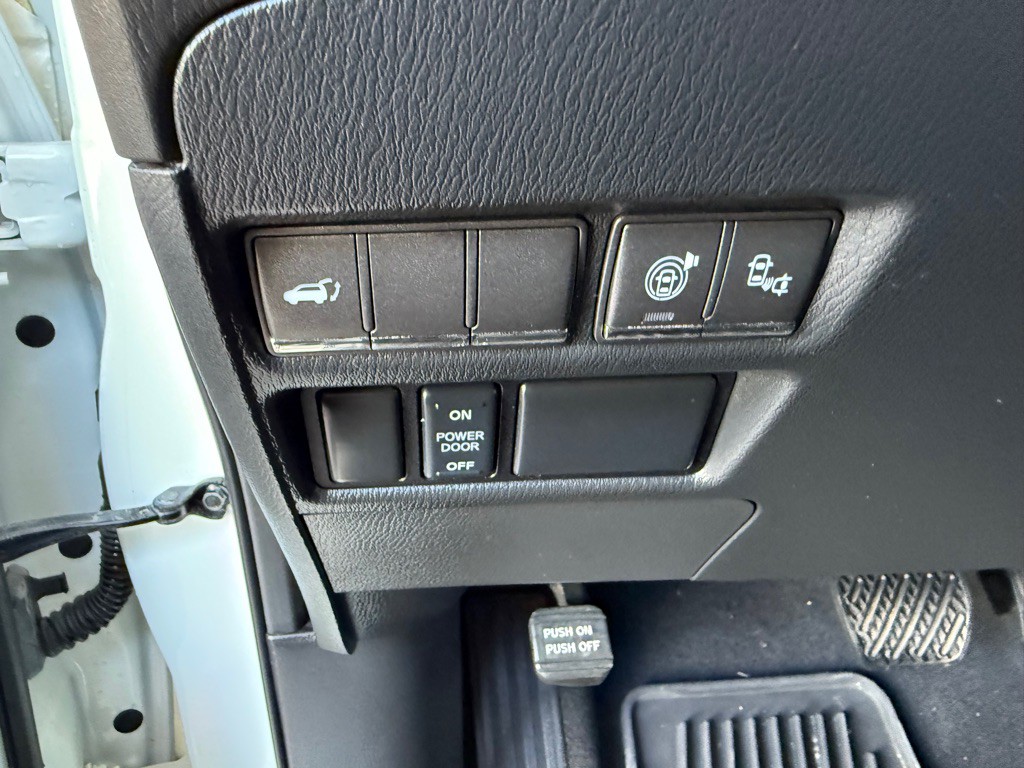 2016 INFINITI QX80 Image 32