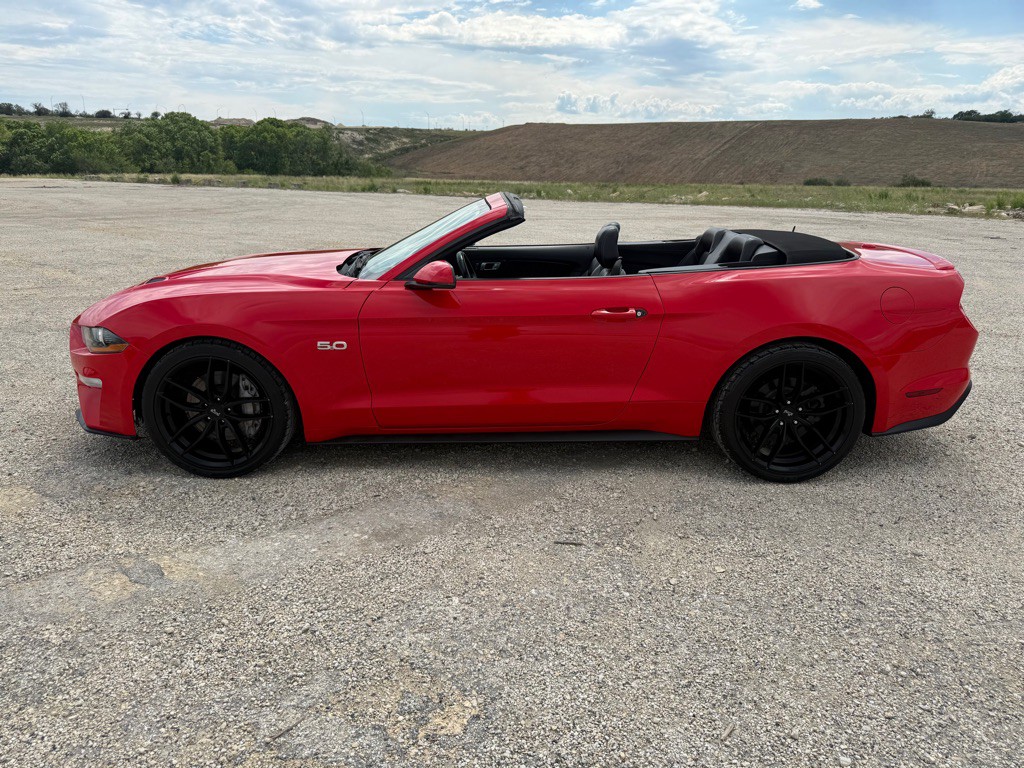 2018 Ford Mustang Image 3