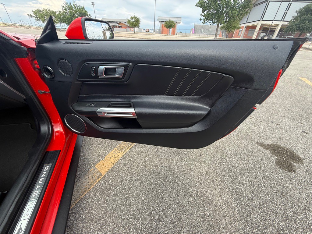 2018 Ford Mustang Image 16
