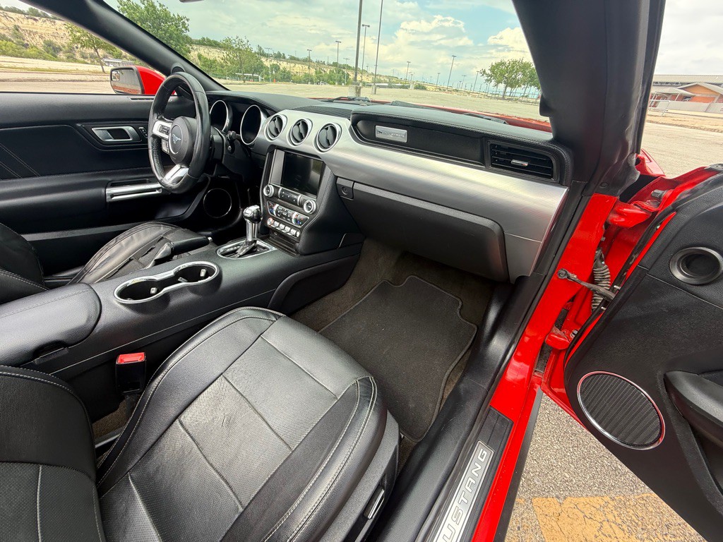 2018 Ford Mustang Image 17