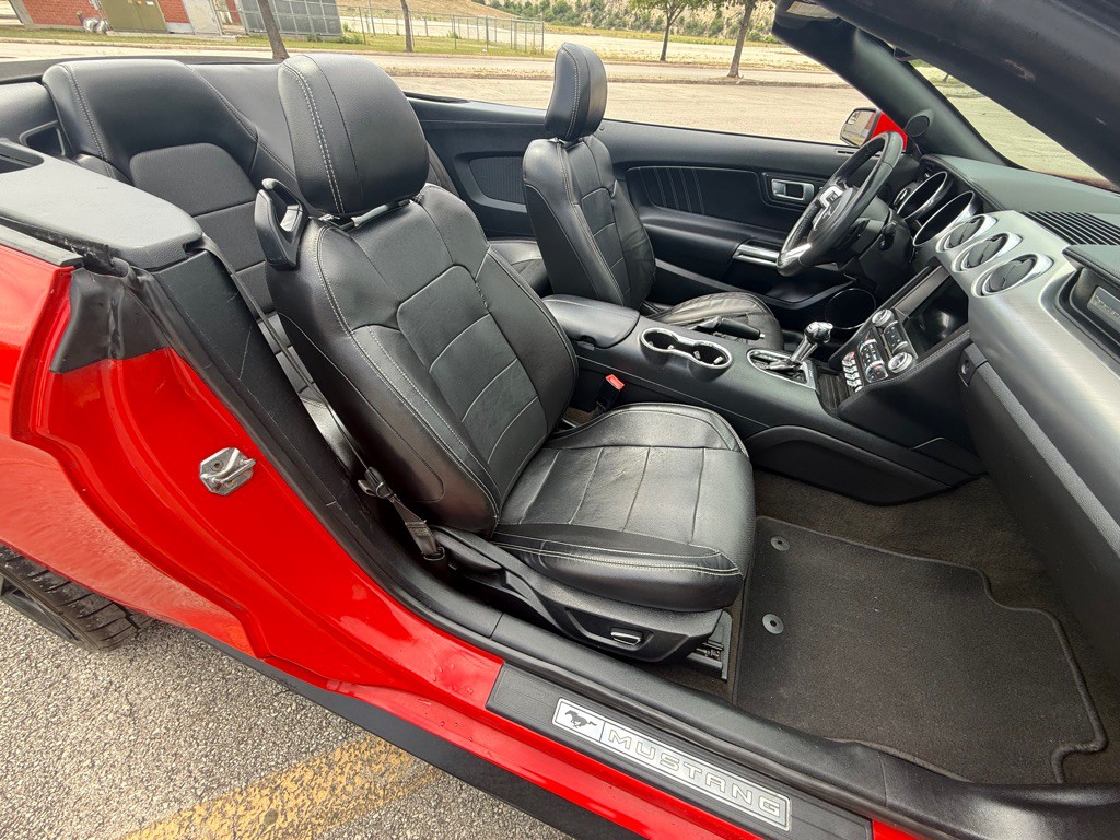 2018 Ford Mustang Image 18