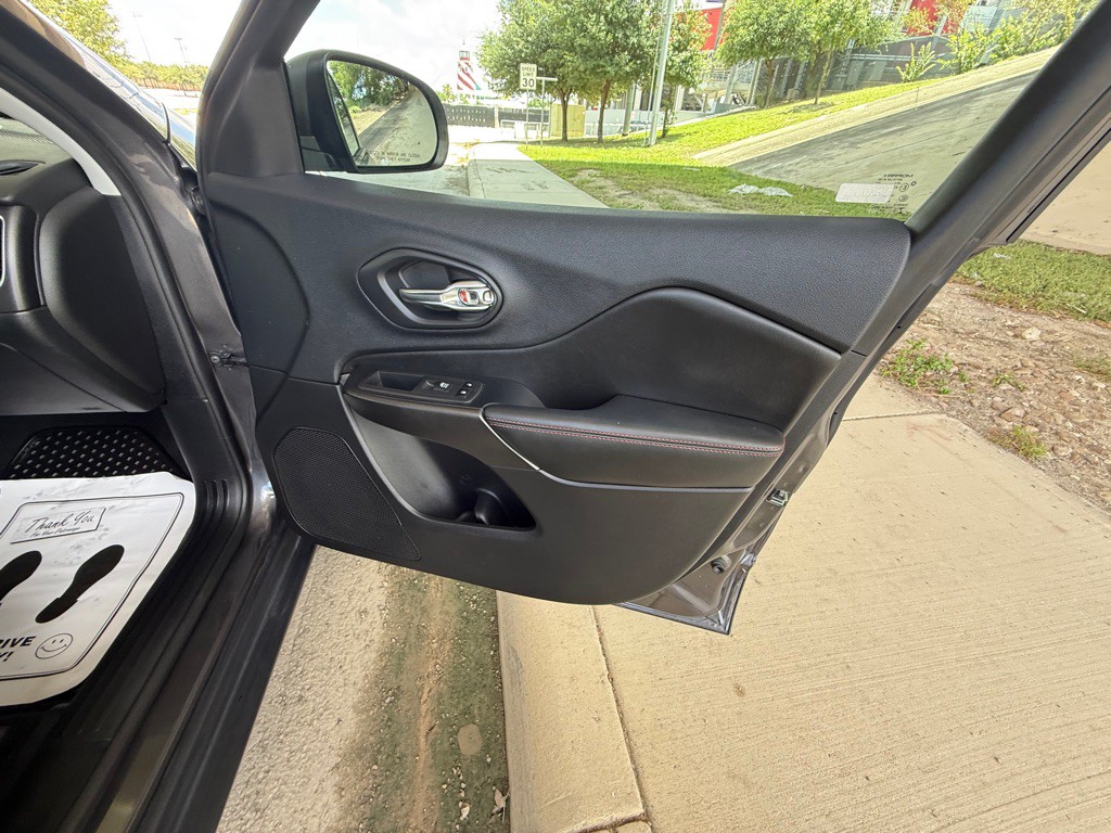 2020 Jeep Cherokee Image 12