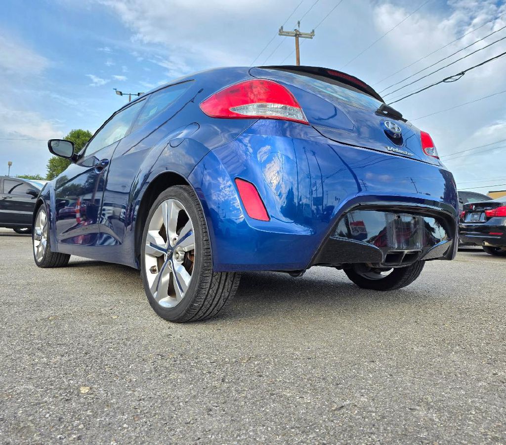 2017 Hyundai Veloster Image 3