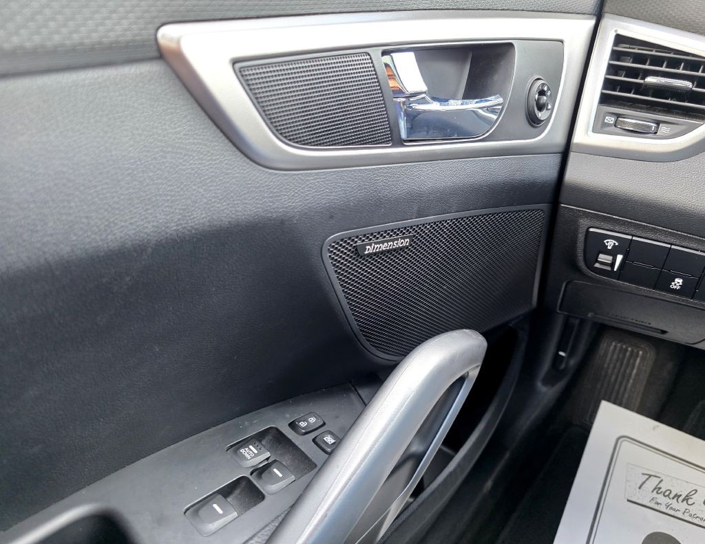 2017 Hyundai Veloster Image 24