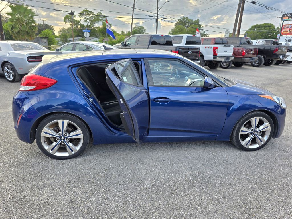 2017 Hyundai Veloster Image 9