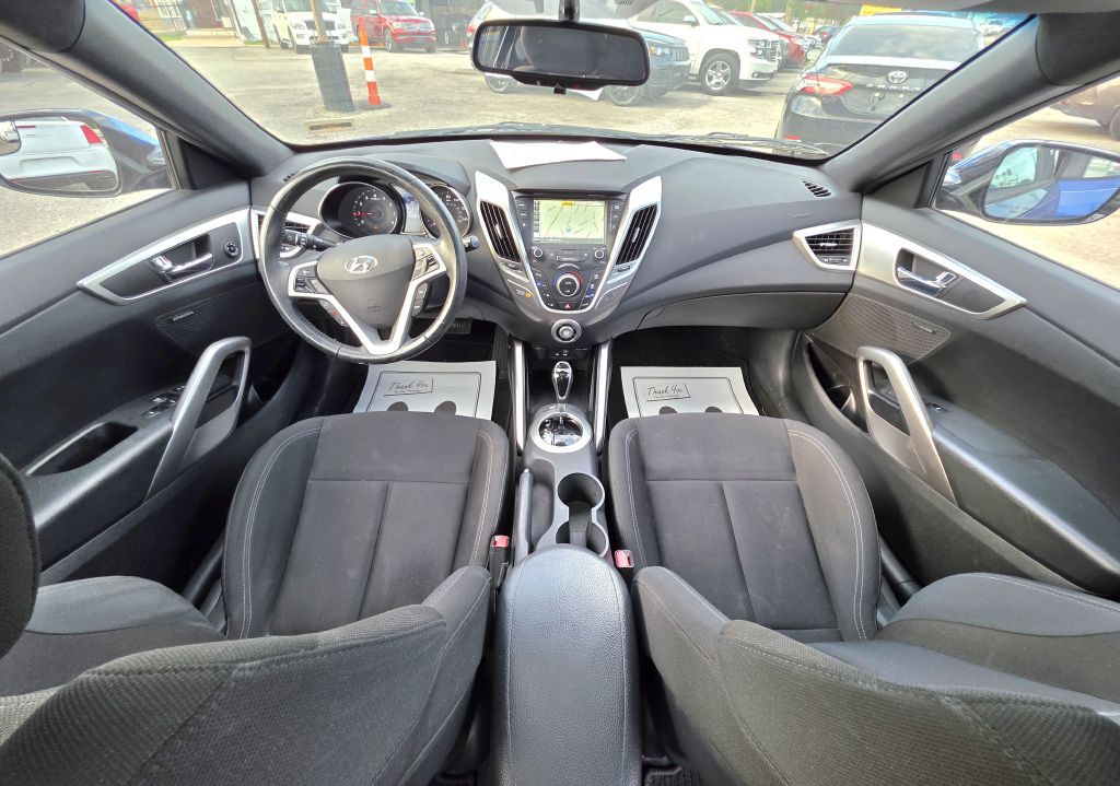 2017 Hyundai Veloster Image 11