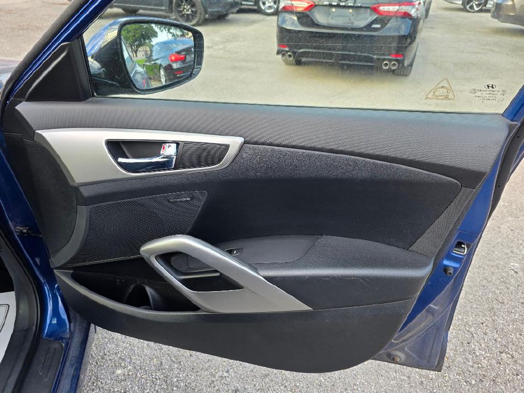 2017 Hyundai Veloster Image 16