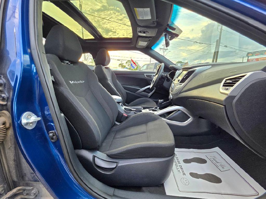 2017 Hyundai Veloster Image 17