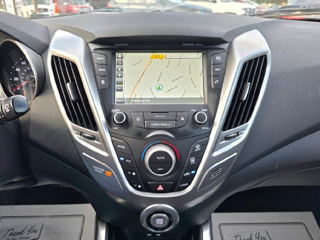 2017 Hyundai Veloster Image 21