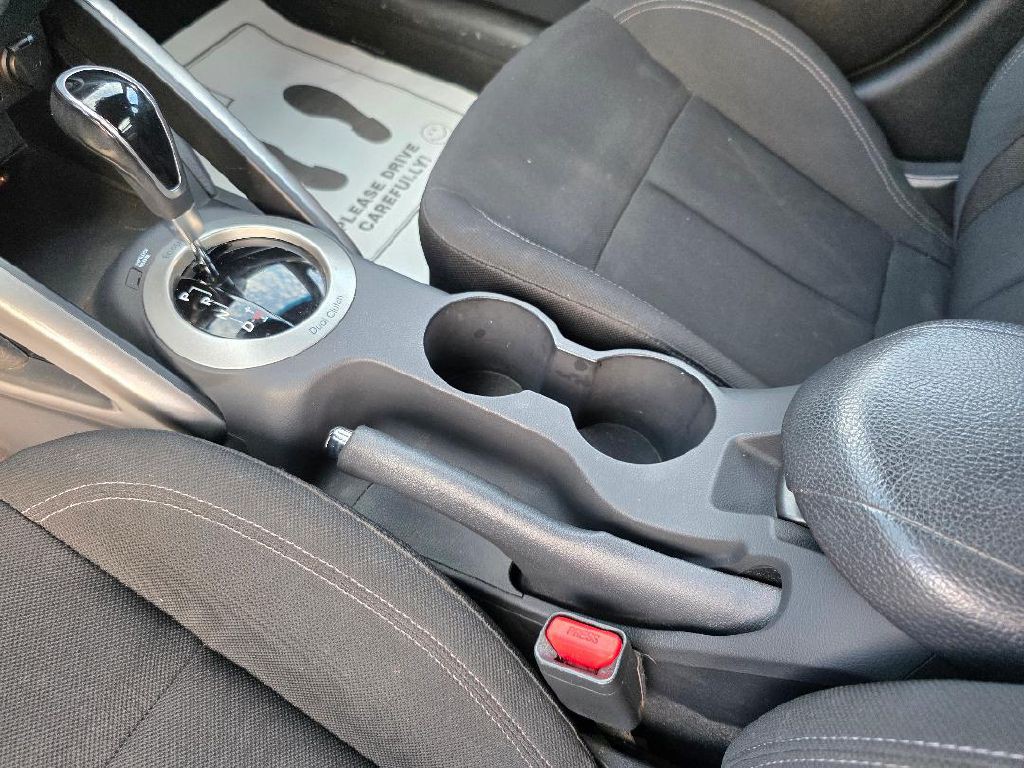 2017 Hyundai Veloster Image 22