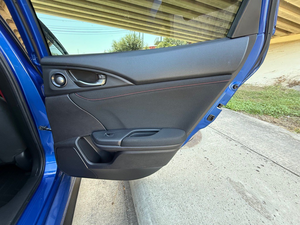 2018 Honda Civic Image 16
