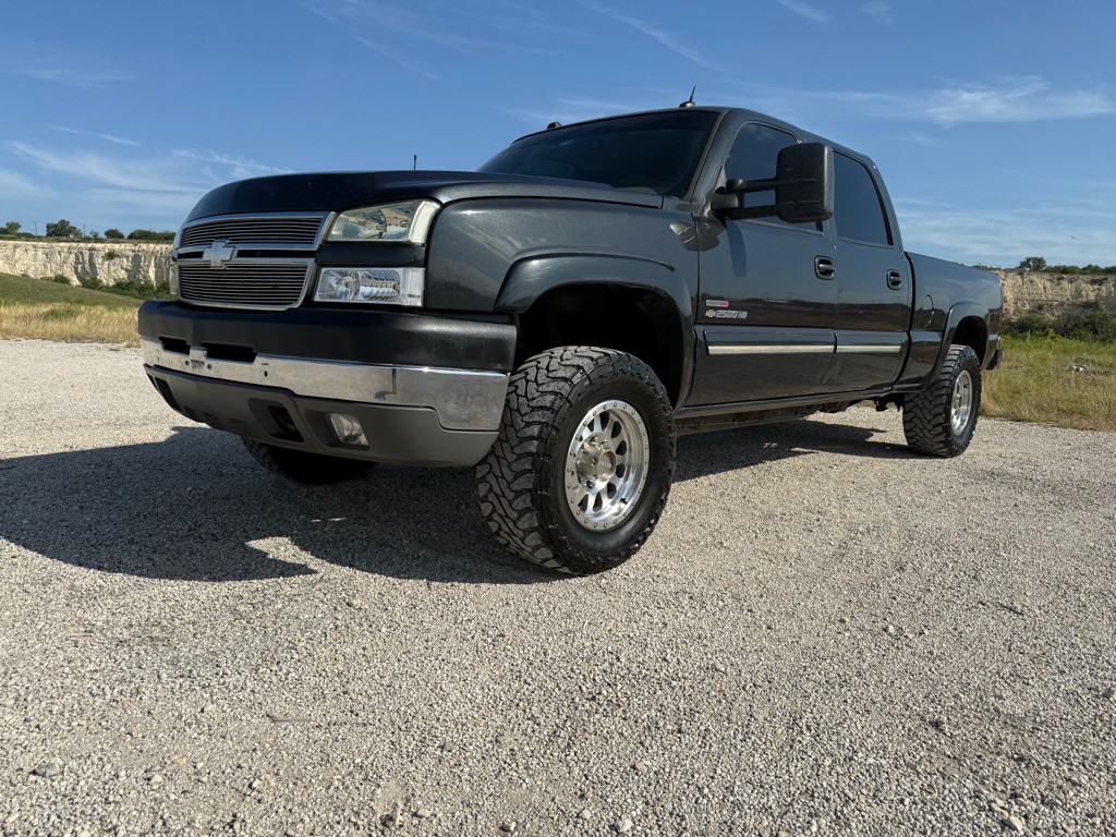 2005 Chevrolet Silverado 1500 Image 2