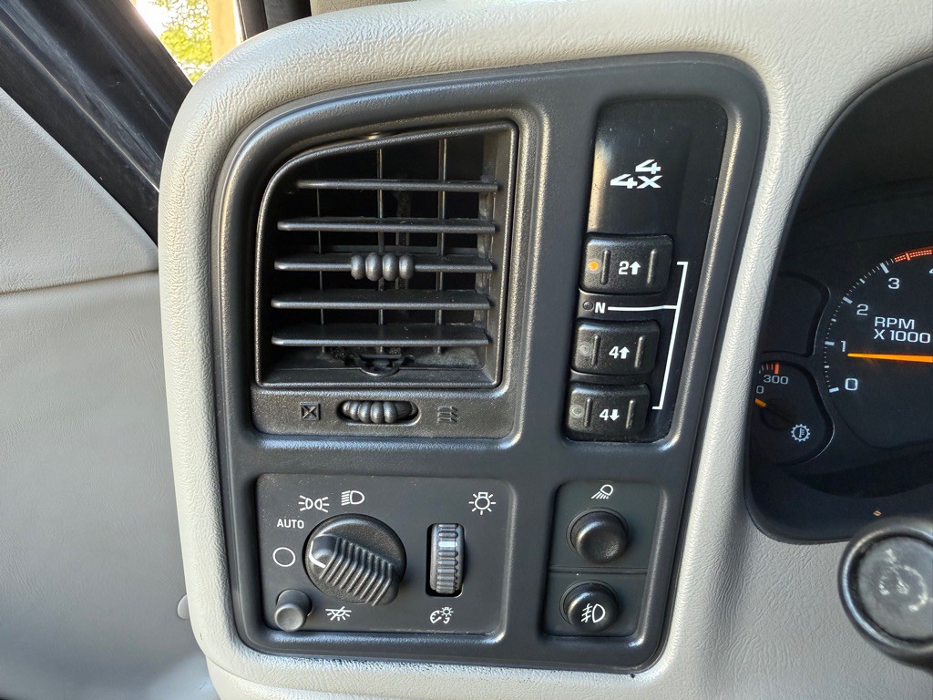 2005 Chevrolet Silverado 1500 Image 35