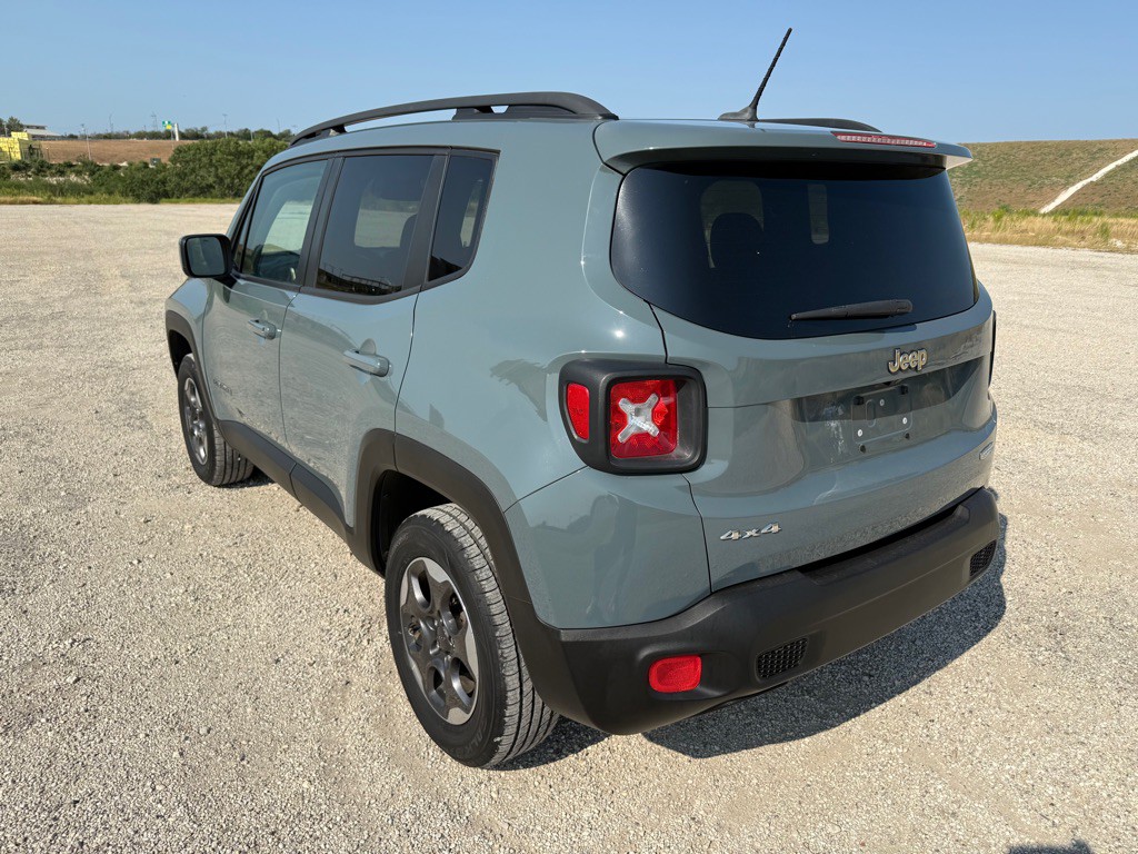 2016 Jeep Renegade Image 11