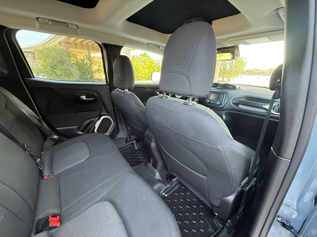 2016 Jeep Renegade Image 16