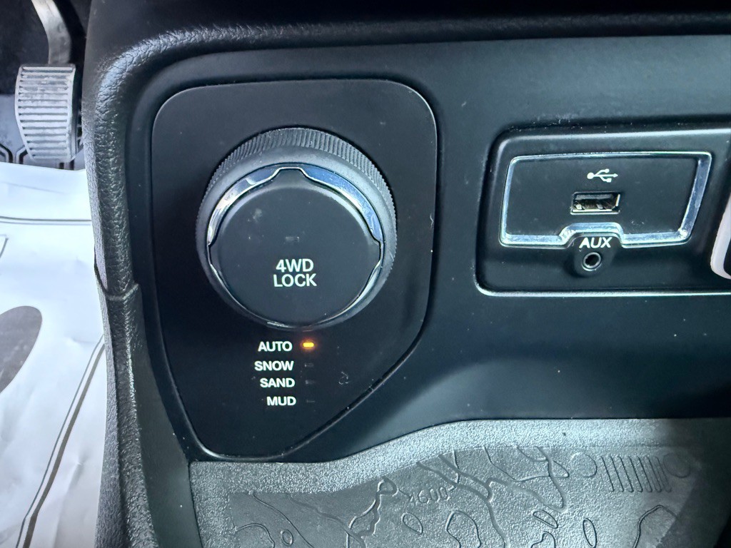 2016 Jeep Renegade Image 31