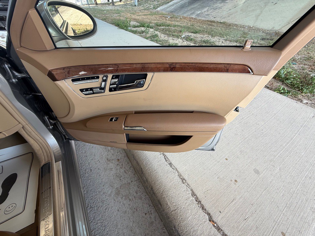 2009 Mercedes-Benz S-Class Image 12