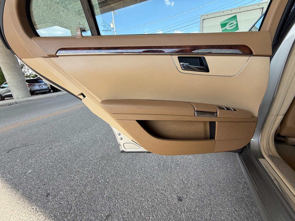 2009 Mercedes-Benz S-Class Image 18