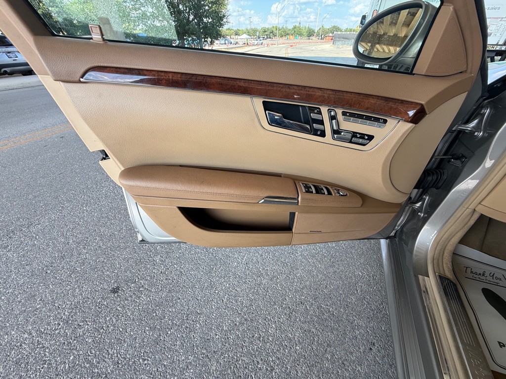 2009 Mercedes-Benz S-Class Image 23