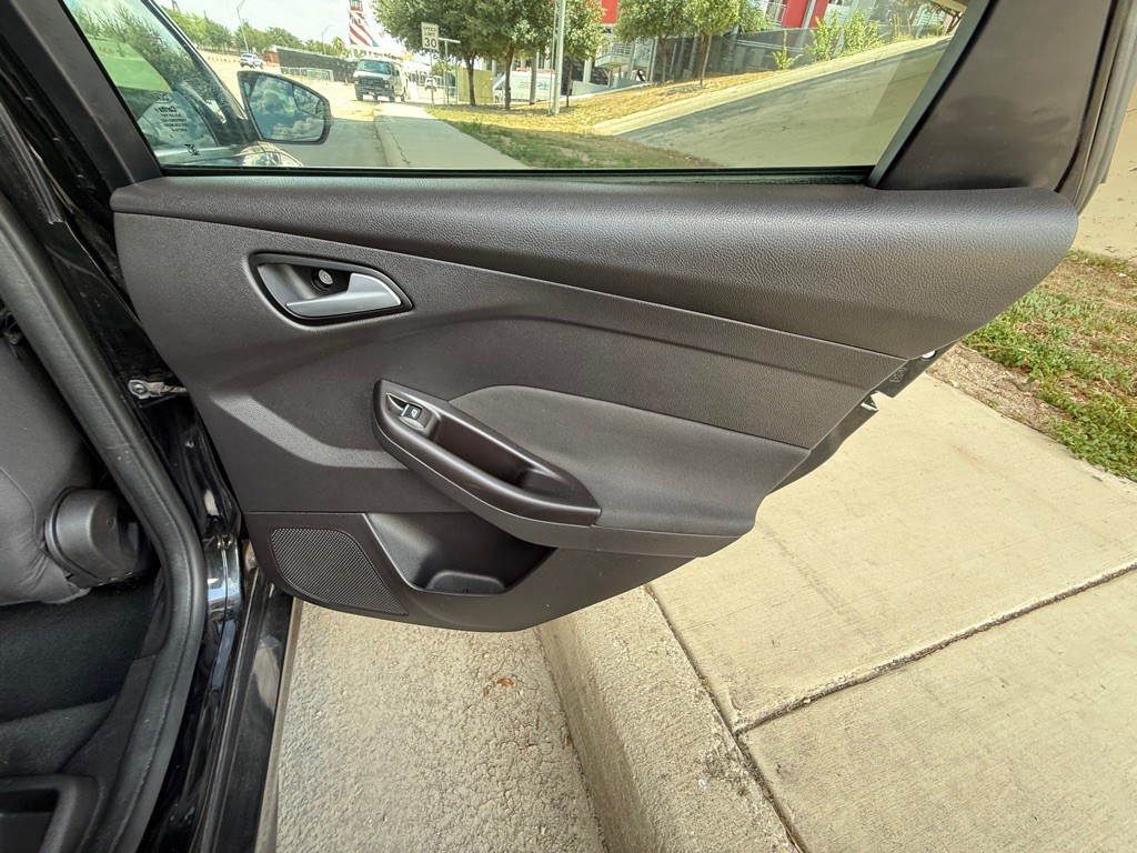 2014 Ford Focus Image 15