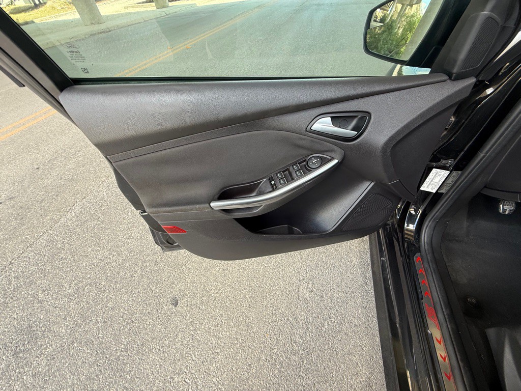 2014 Ford Focus Image 24