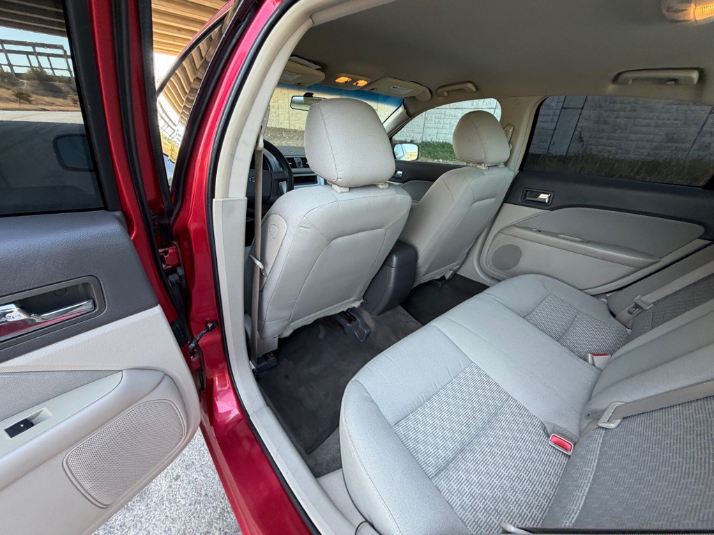 2010 Ford Fusion Image 18