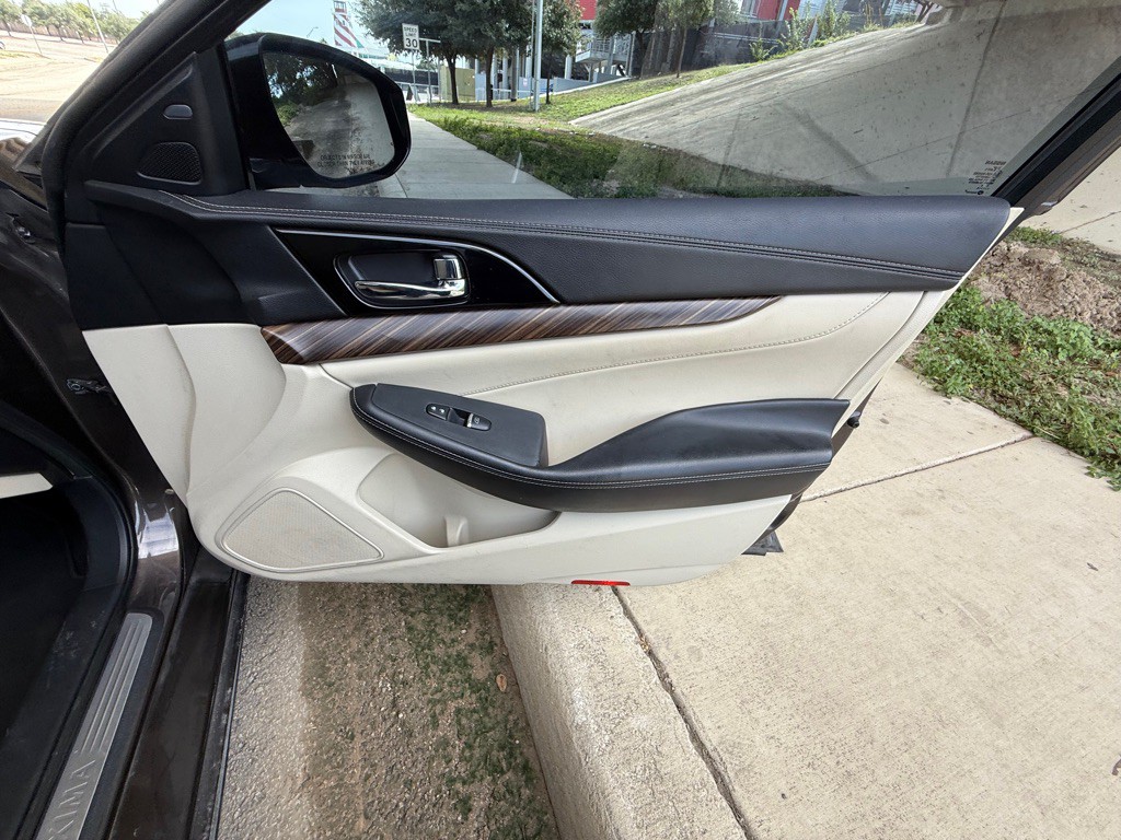 2016 Nissan Maxima Image 12