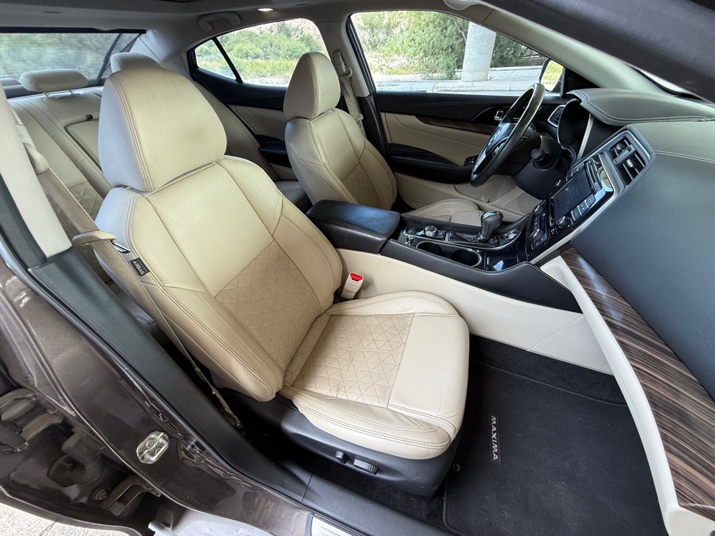2016 Nissan Maxima Image 14