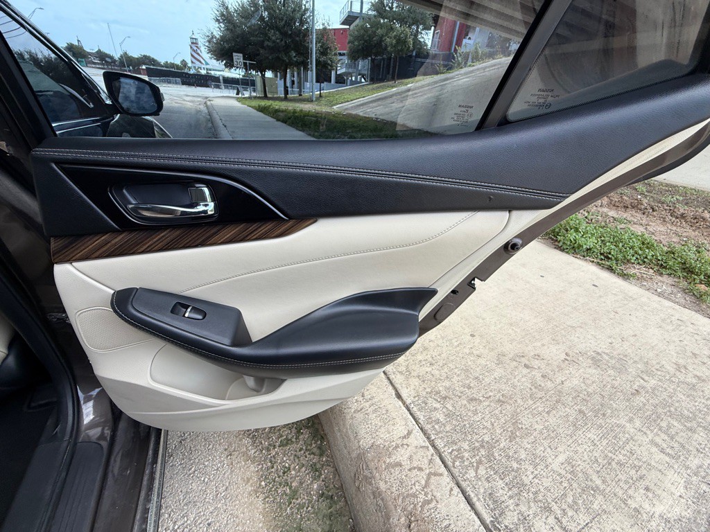 2016 Nissan Maxima Image 15