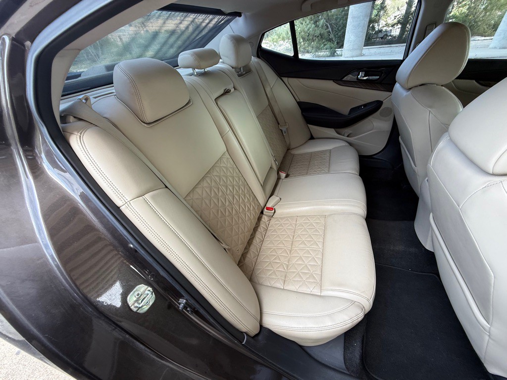2016 Nissan Maxima Image 17