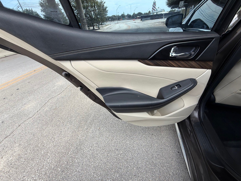 2016 Nissan Maxima Image 18