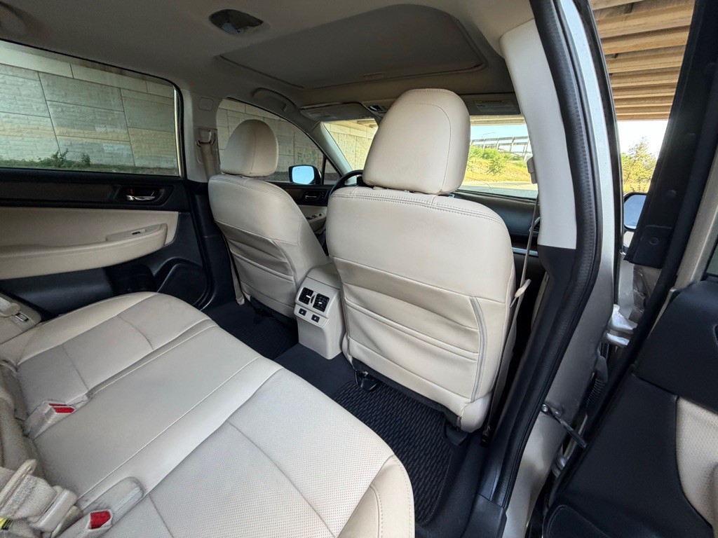 2016 Subaru Outback Image 16