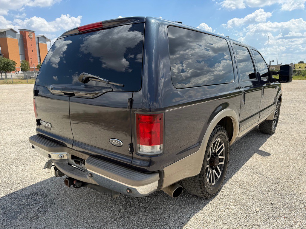 2000 Ford Excursion Image 9