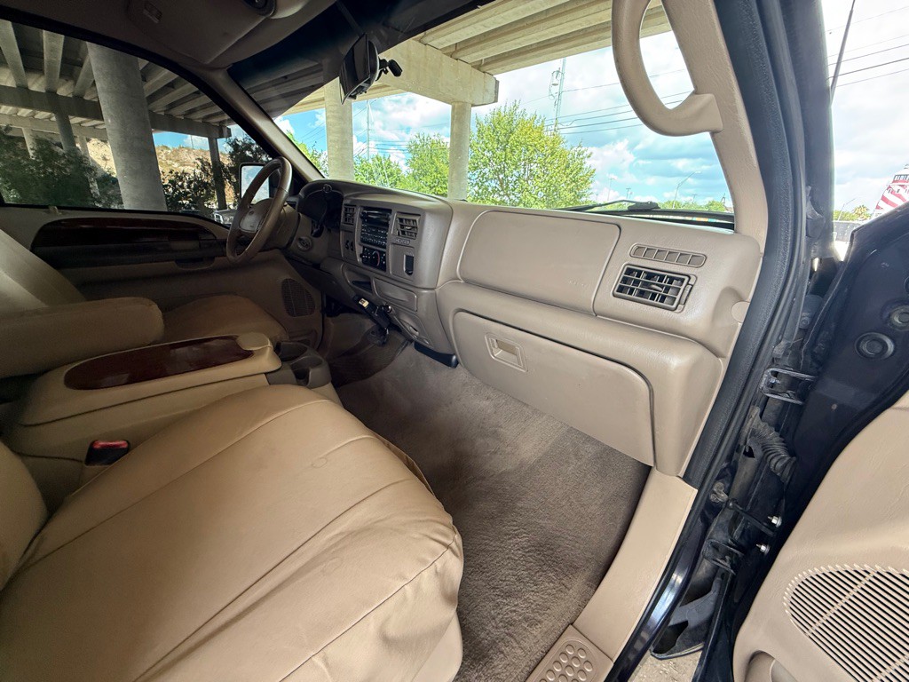 2000 Ford Excursion Image 13