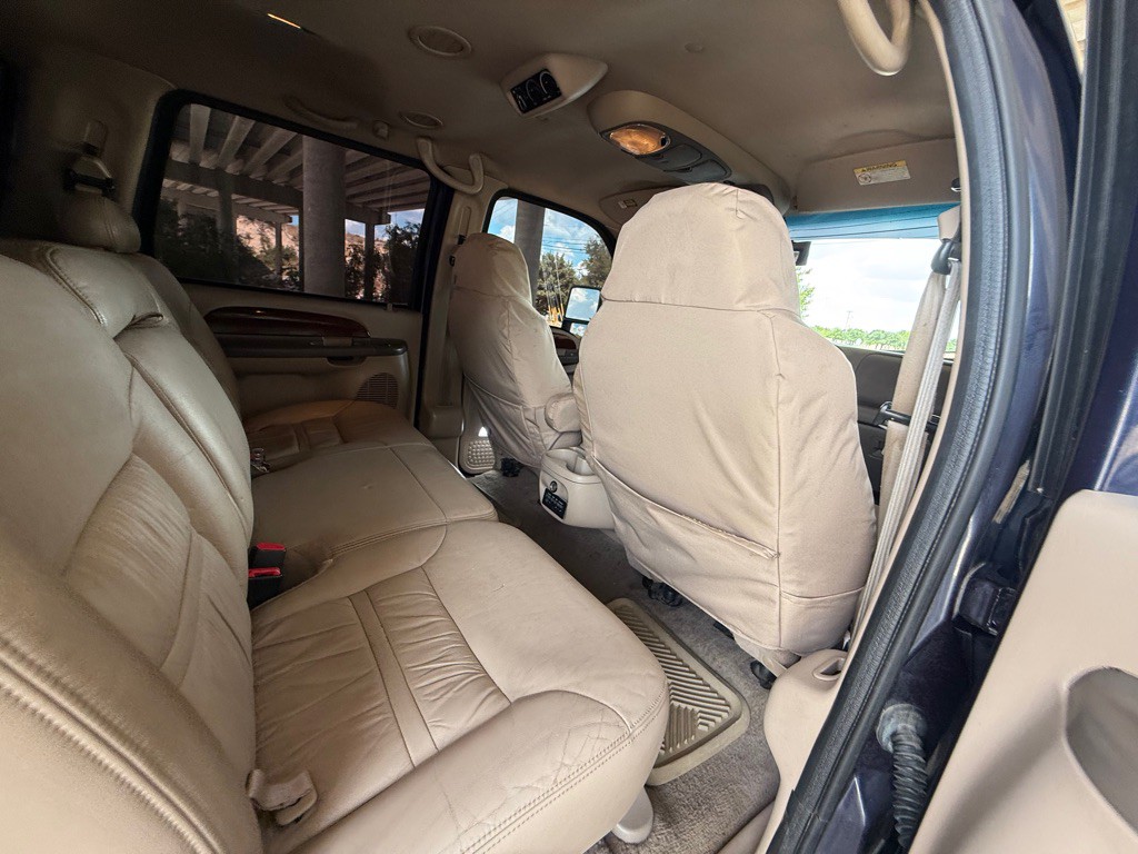 2000 Ford Excursion Image 16