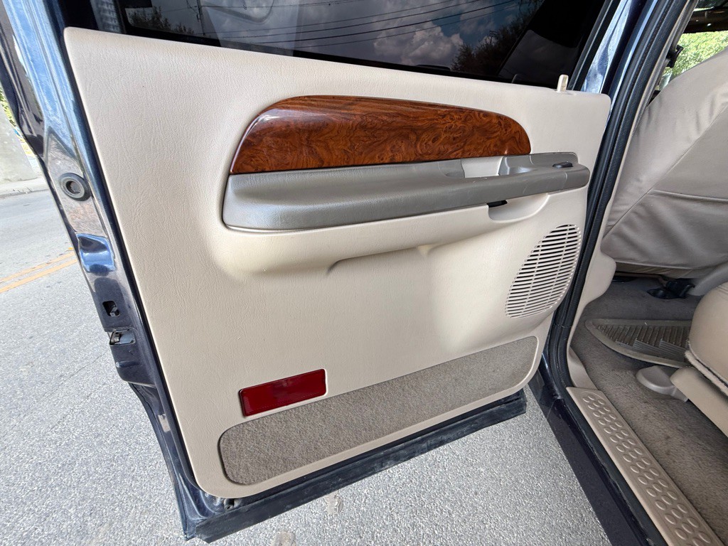 2000 Ford Excursion Image 20