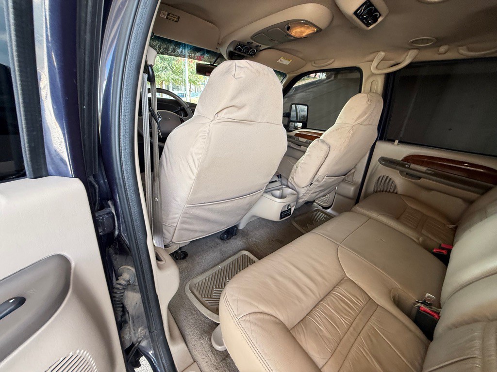 2000 Ford Excursion Image 21