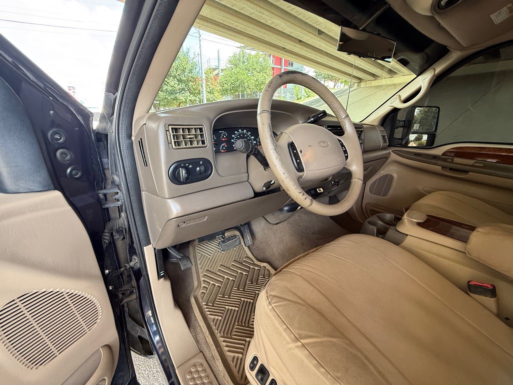 2000 Ford Excursion Image 26