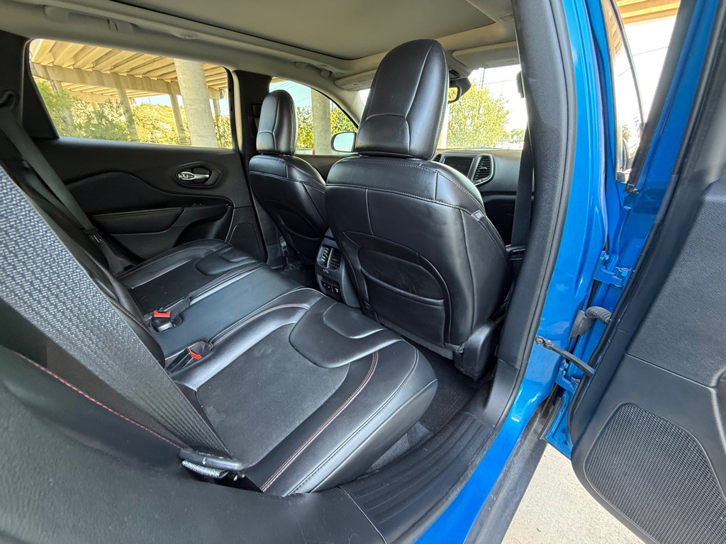 2019 Jeep Cherokee Image 16