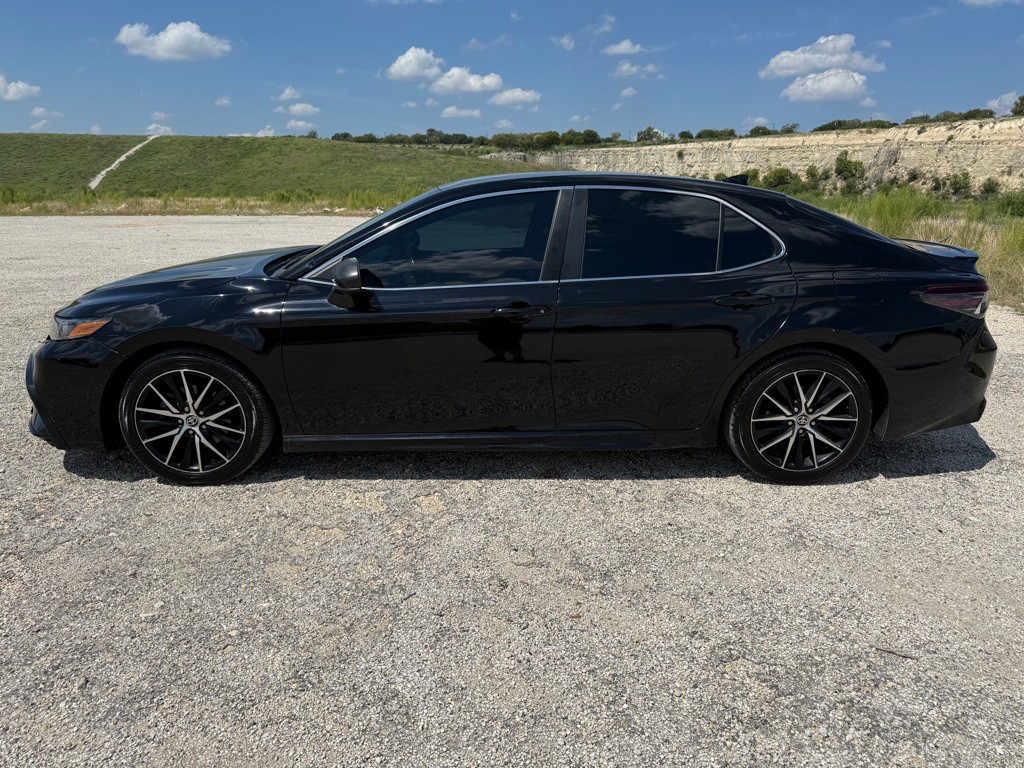 2021 Toyota Camry Image 3