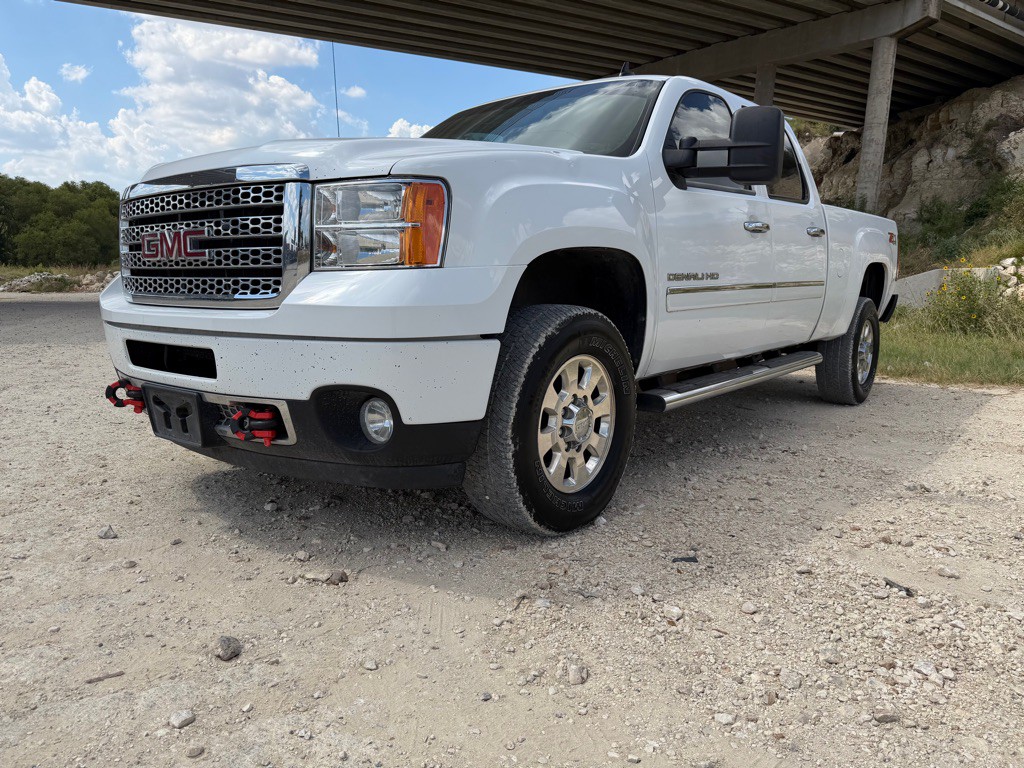 2014 GMC Sierra Image 2