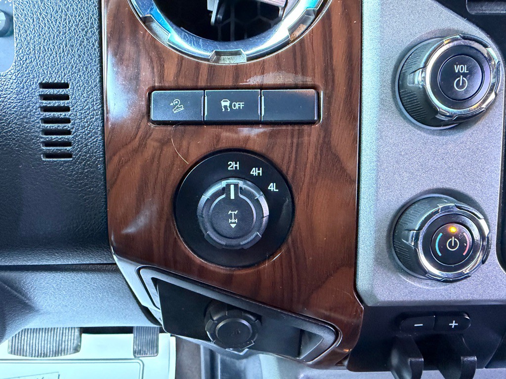 2013 Ford F-250 Image 28
