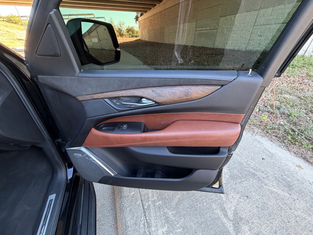 2019 Cadillac Escalade Image 12