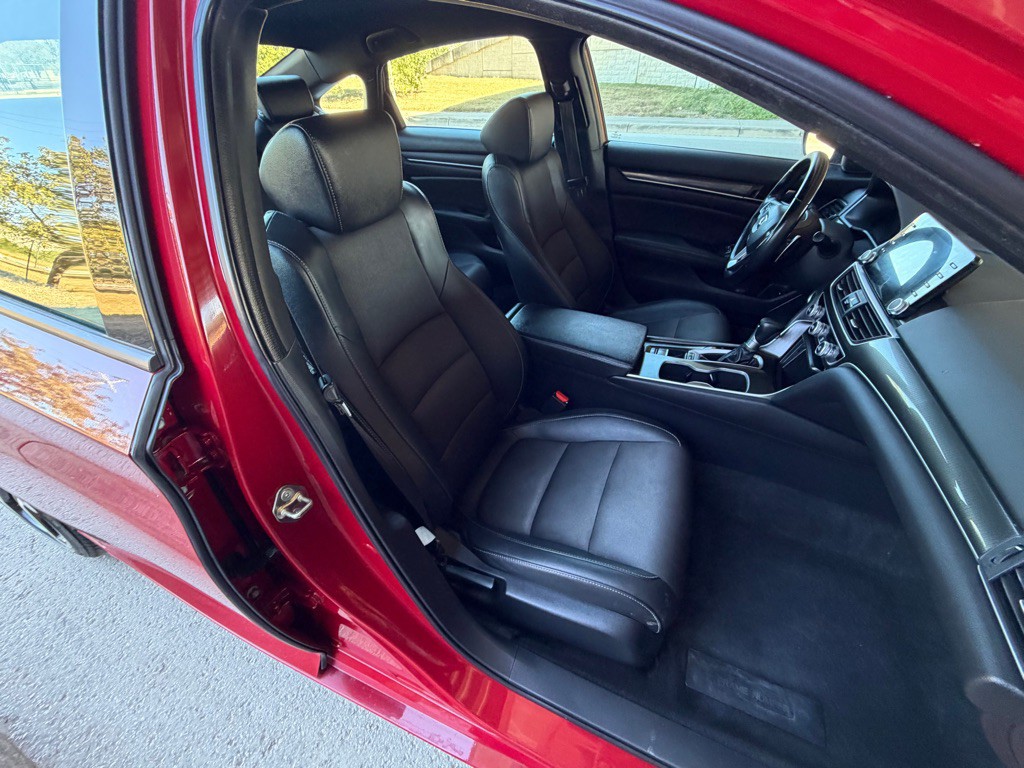 2019 Honda Accord Image 14